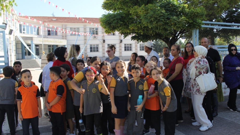 Fatoş Büyükkuşoğlu İlkokulu’nda velilerden sınıf eylemi